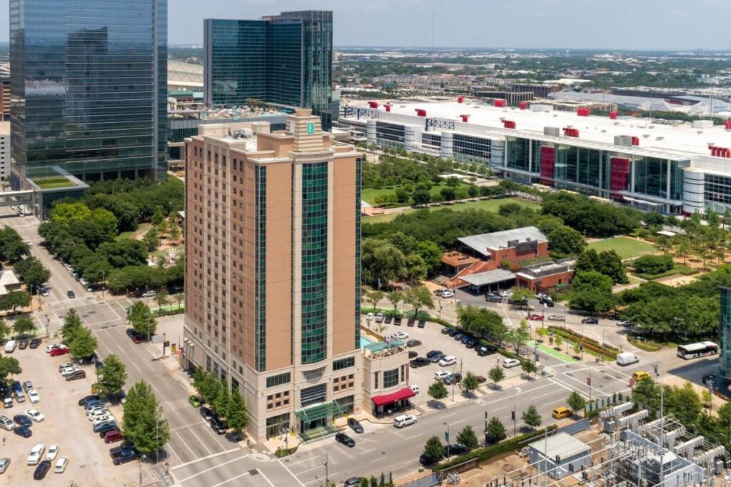 An aerial picture of the Embassy Suites Hotel showing how close it is to the convention center and the Toyota Center